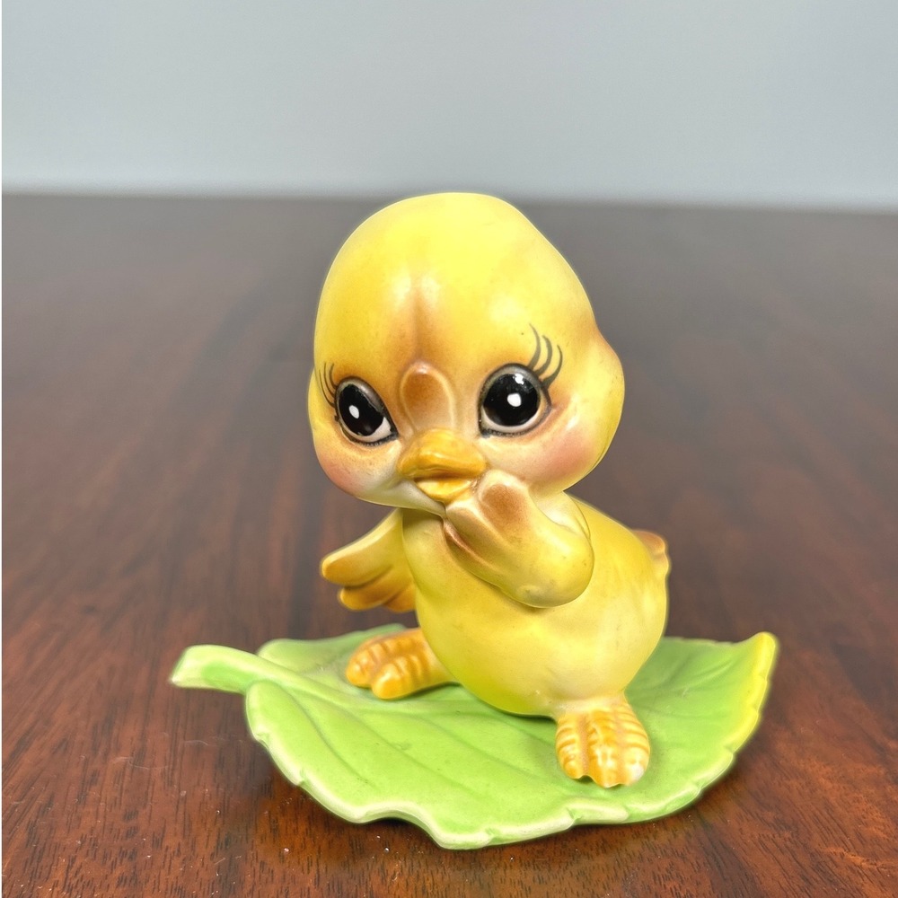 Vintage Norcrest Yellow Baby Chick on Leaf Ceramic Figurine A557 Japan Kitsch